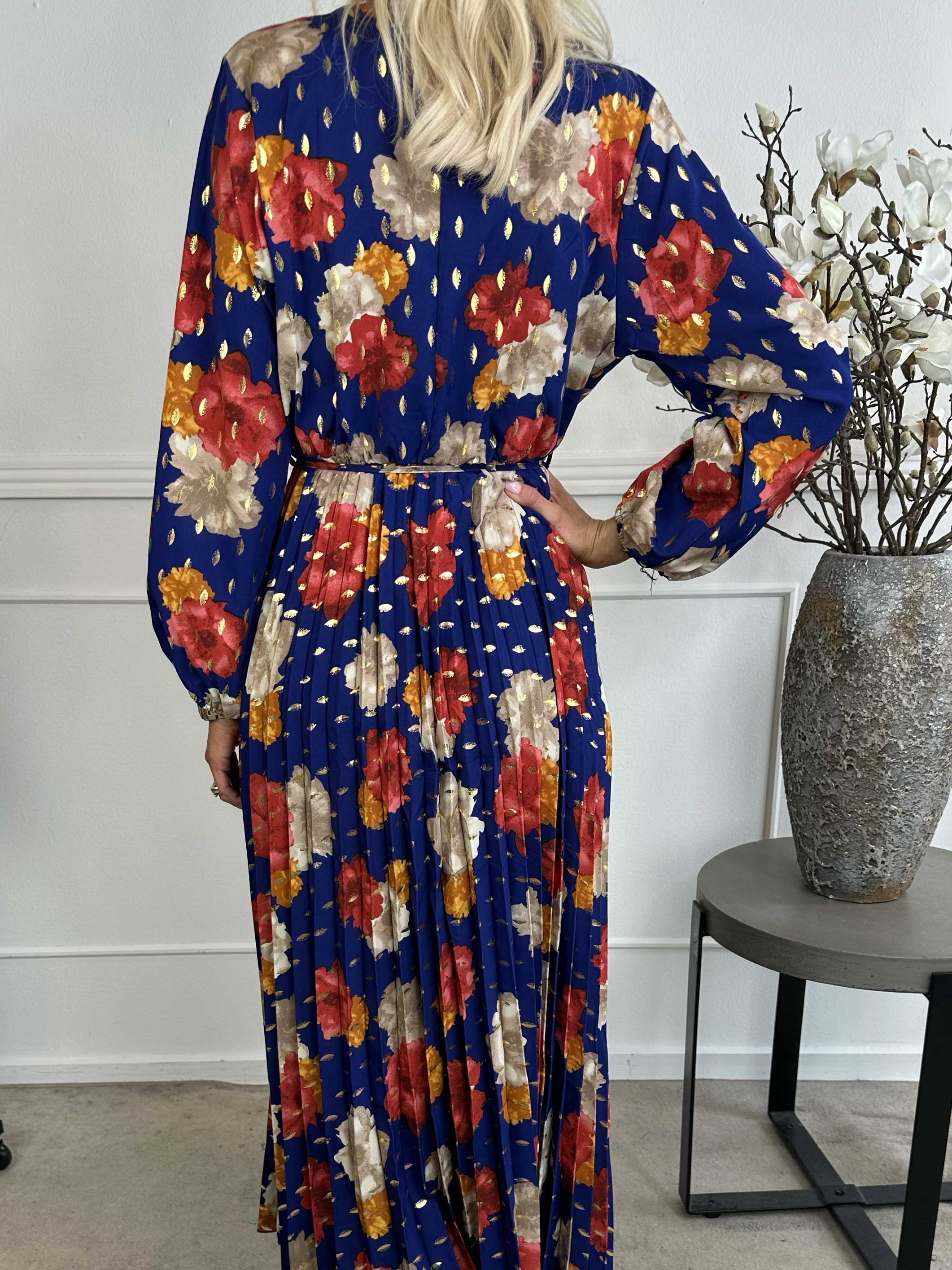 Malin - Blomstret maxikjole med plisseret skørt